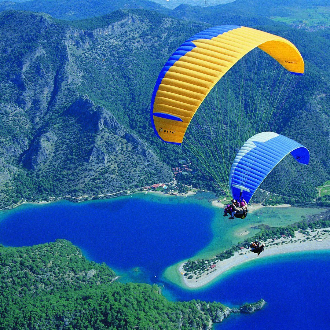 جولة القفز بالمظلات – مغامرة لا تُنسى من سماء إسطنبول